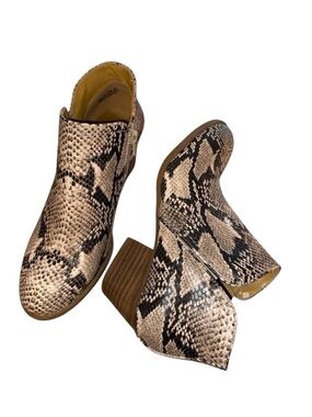 FERGIE Faux Animal Print-Snakeskin Print Ankle Boots Size 7-1/2M